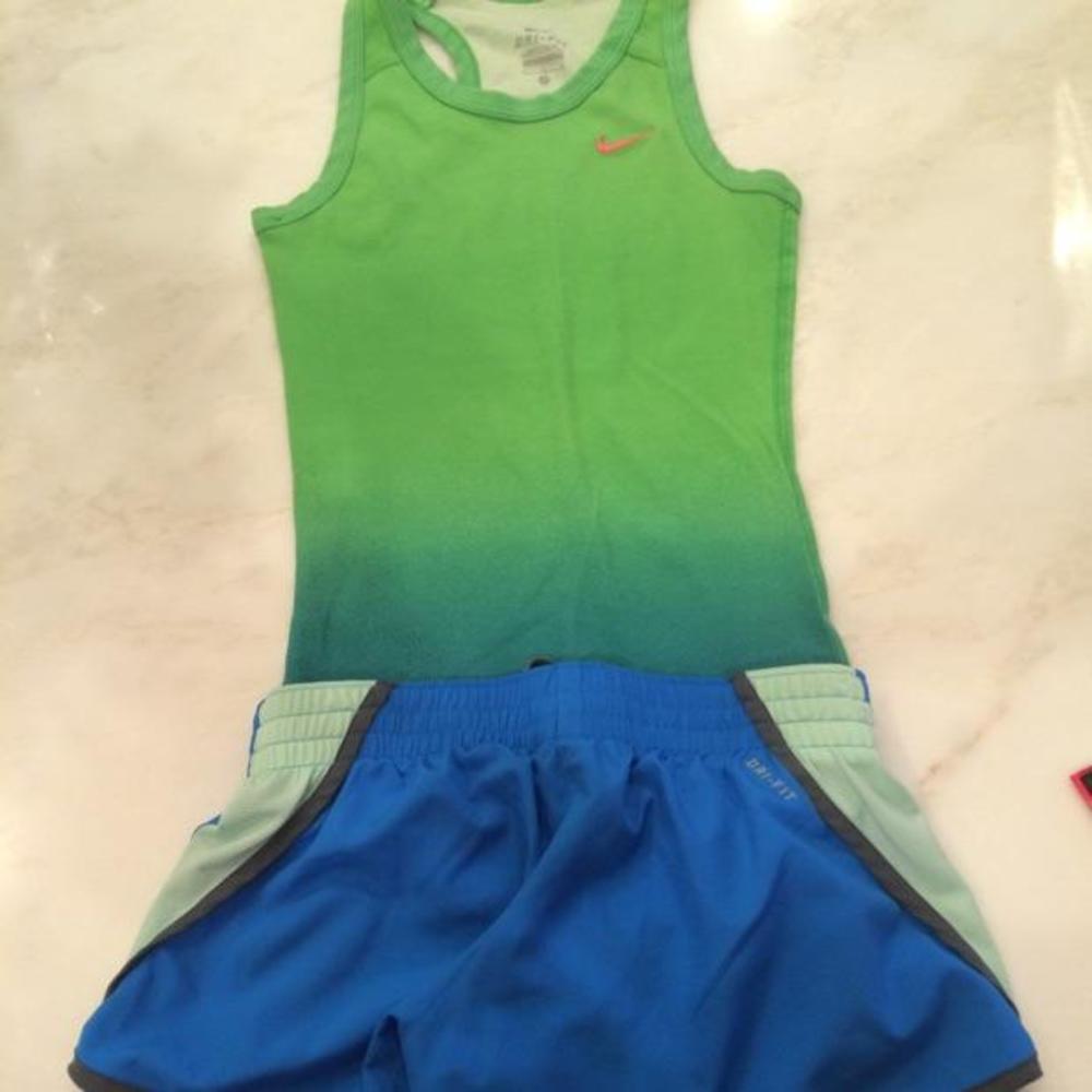 Nike GIrls' 2PC Bundle Athletic Shorts And Tank-Size Large